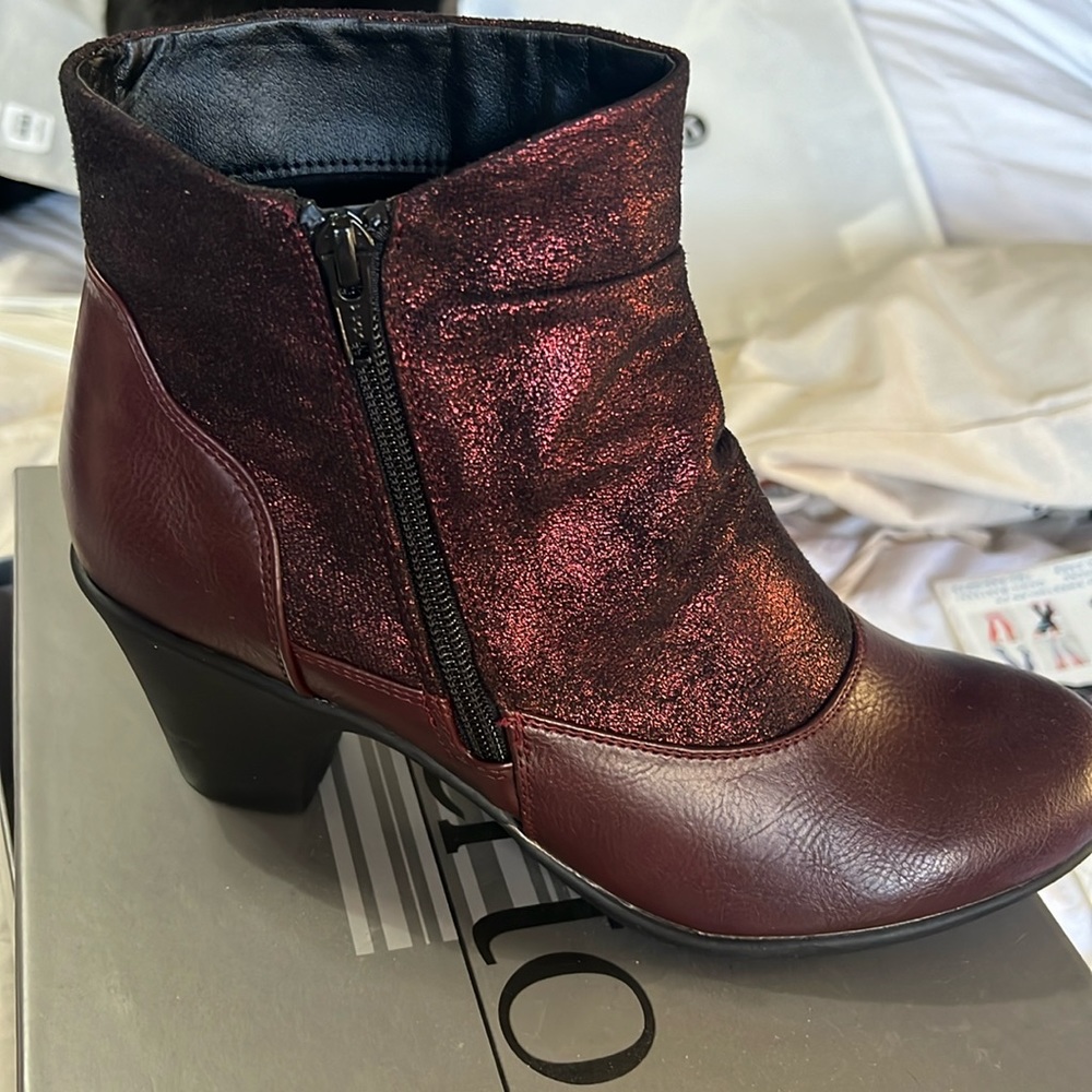 Size 41 burgundy ankle boot low heel
